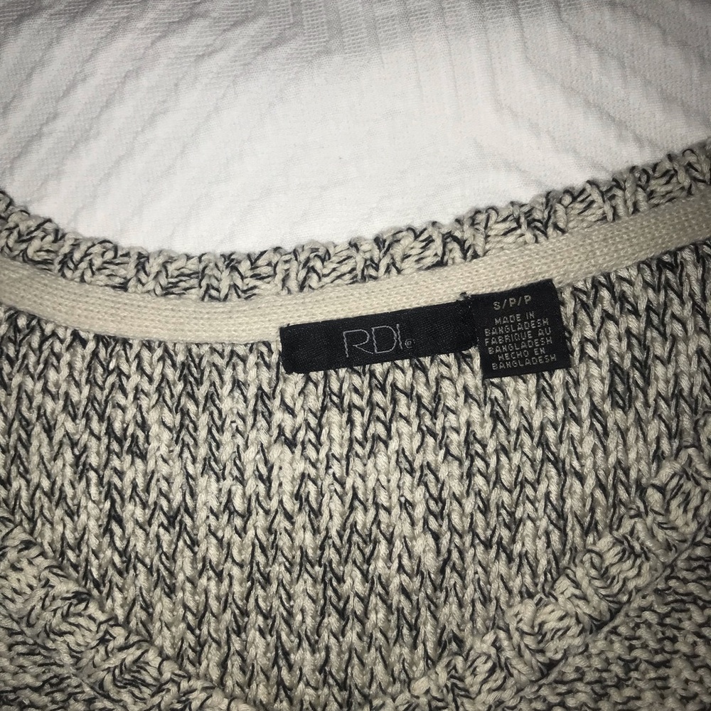 Sweater - Picture 2 of 4